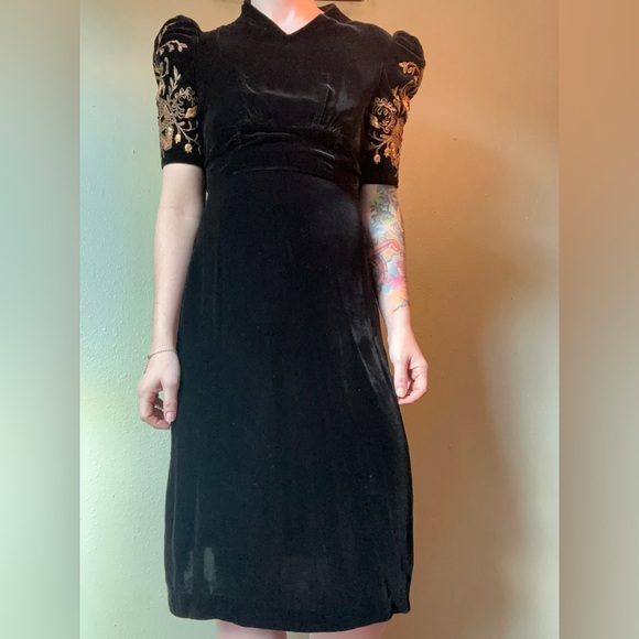 Dresses & Skirts - 1930s vintage silk velvet dress